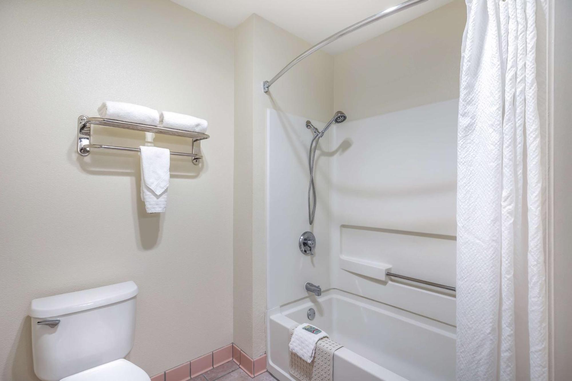 Western Capital 3*
