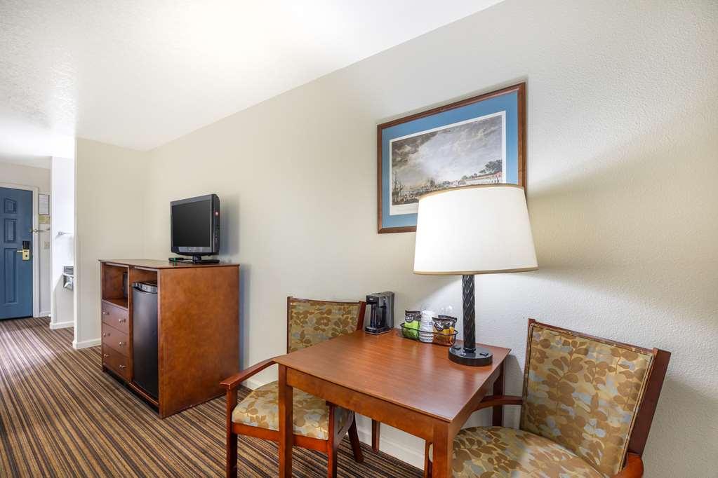 Western Capital Hotel 3*